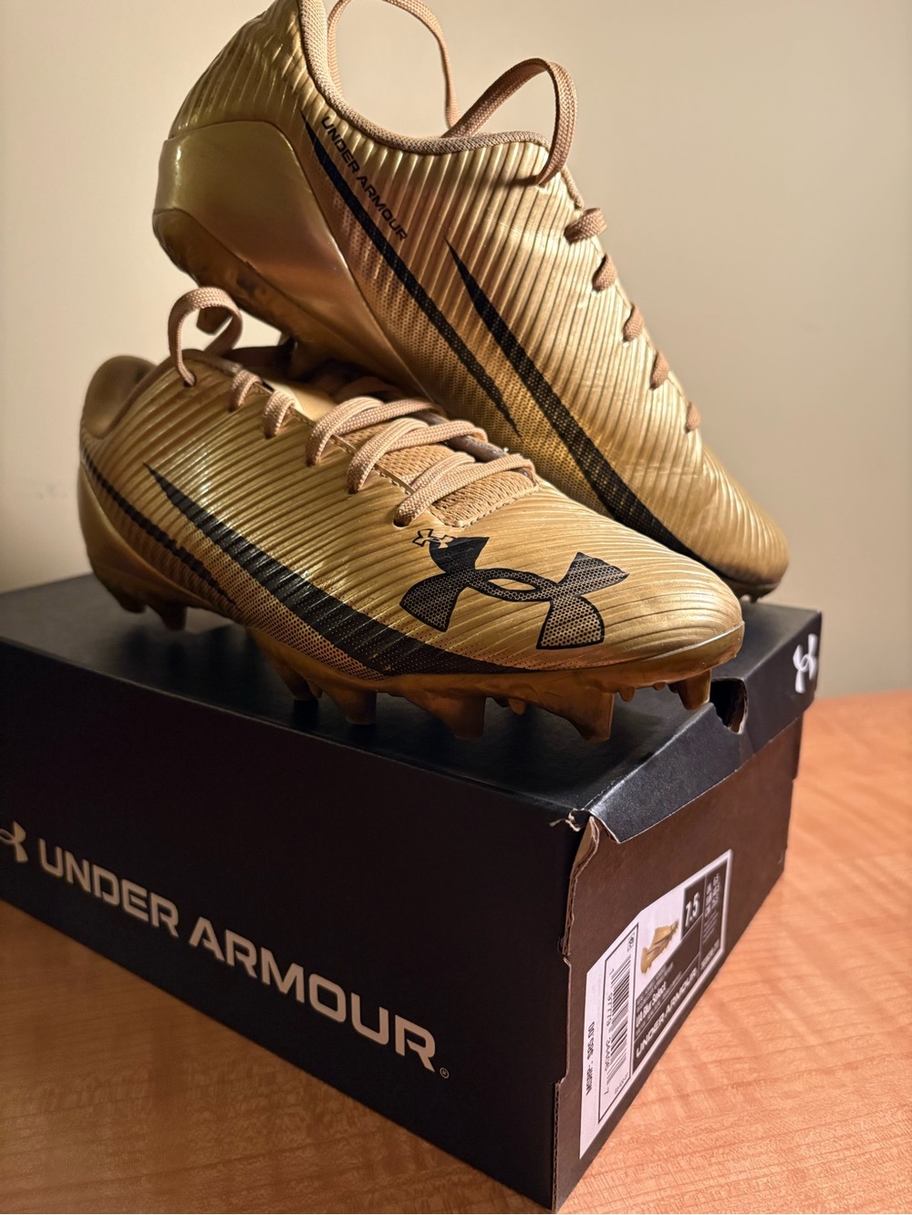 Under Armour Men’s Metallic Gold Black Football Cleats